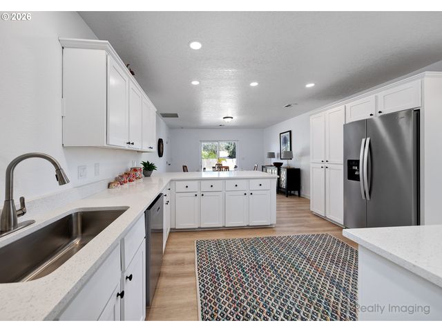 1637 HAWTHORNE St, Forest Grove, OR 97116