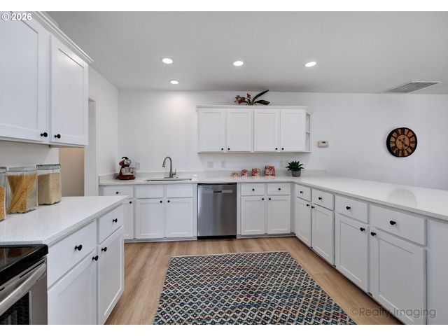 1637 HAWTHORNE St, Forest Grove, OR 97116