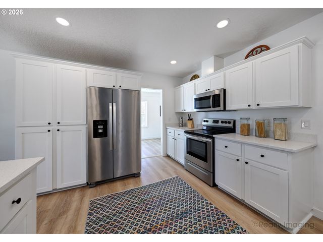 1637 HAWTHORNE St, Forest Grove, OR 97116