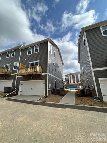 3754 Memorial Parkway, Charlotte, NC 28217