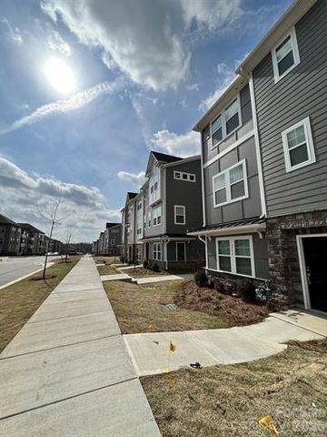3754 Memorial Parkway, Charlotte, NC 28217
