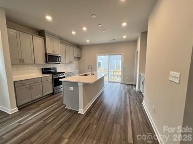 3754 Memorial Parkway, Charlotte, NC 28217