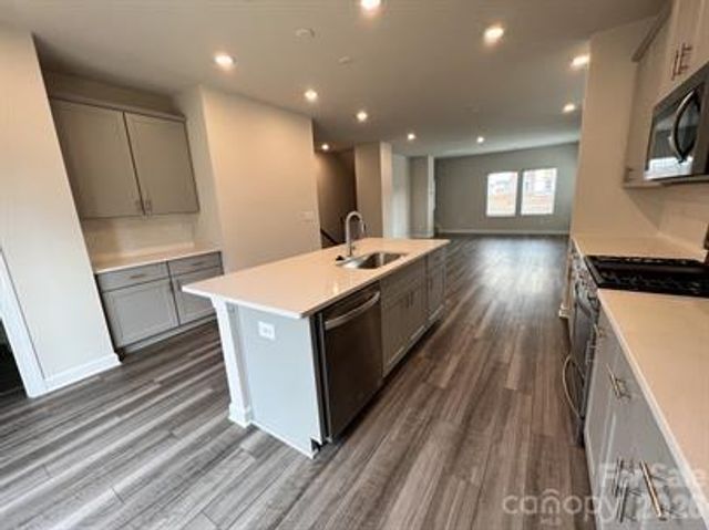 3754 Memorial Parkway, Charlotte, NC 28217