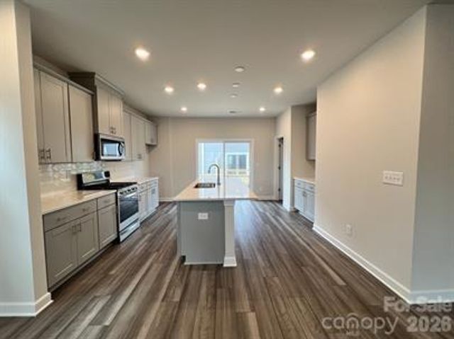 3754 Memorial Parkway, Charlotte, NC 28217