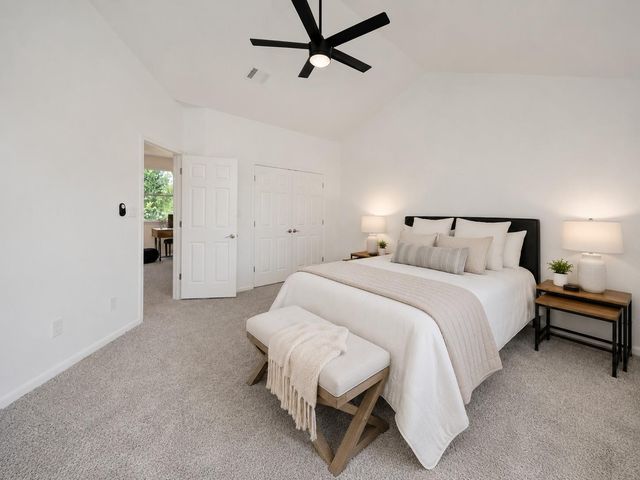 512 Eberhart LN 1205, Austin, TX 78745
