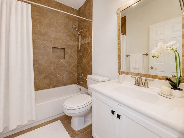 512 Eberhart LN 1205, Austin, TX 78745