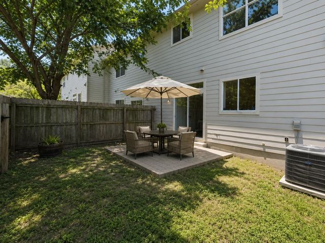 512 Eberhart LN 1205, Austin, TX 78745