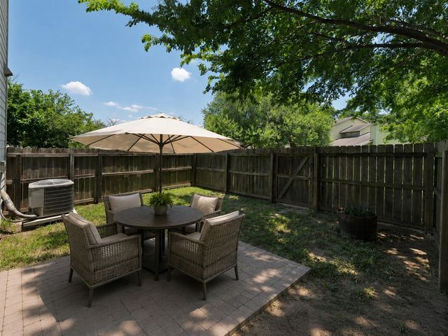 512 Eberhart LN 1205, Austin, TX 78745