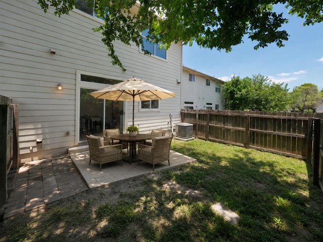 512 Eberhart LN 1205, Austin, TX 78745