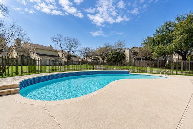 512 Eberhart LN 1205, Austin, TX 78745