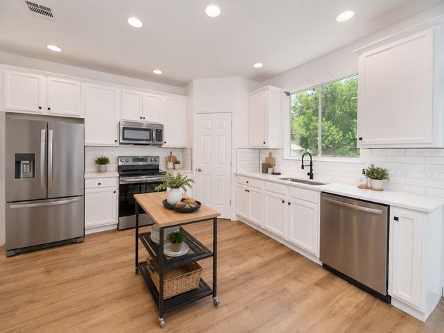512 Eberhart LN 1205, Austin, TX 78745