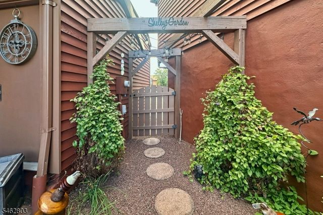 44 Hickory Hill Ct, Rockaway Twp., NJ 07866