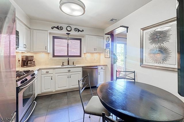 44 Hickory Hill Ct, Rockaway Twp., NJ 07866