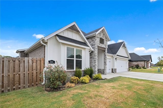 2104 Crandall Road, Pea Ridge, AR 72751