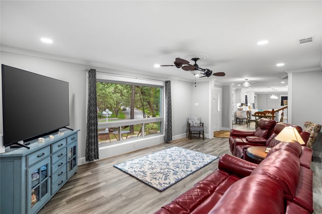 3905 Shady Creek Drive, Euless, TX 76040