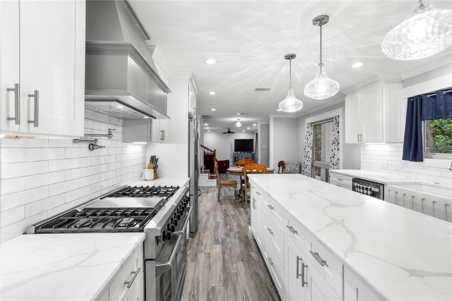 3905 Shady Creek Drive, Euless, TX 76040
