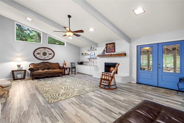 3905 Shady Creek Drive, Euless, TX 76040