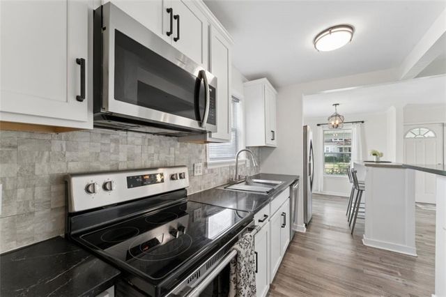 601 W 77th Street, Kansas City, MO 64114