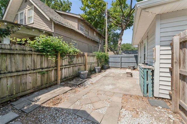 601 W 77th Street, Kansas City, MO 64114