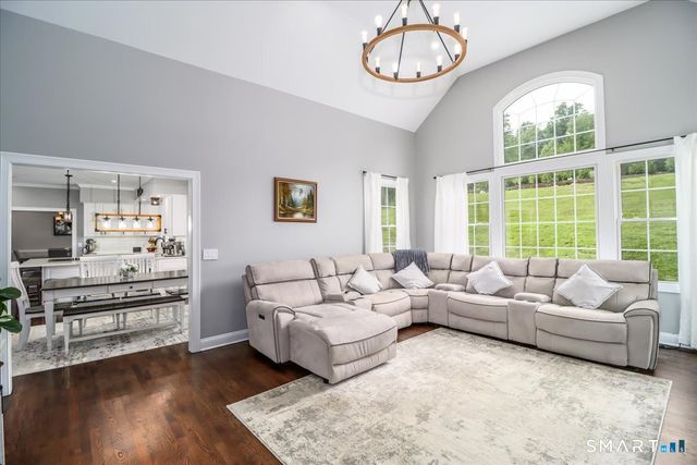 55 Country Woods Lane, Southbury, CT 06488