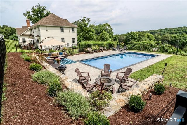 55 Country Woods Lane, Southbury, CT 06488