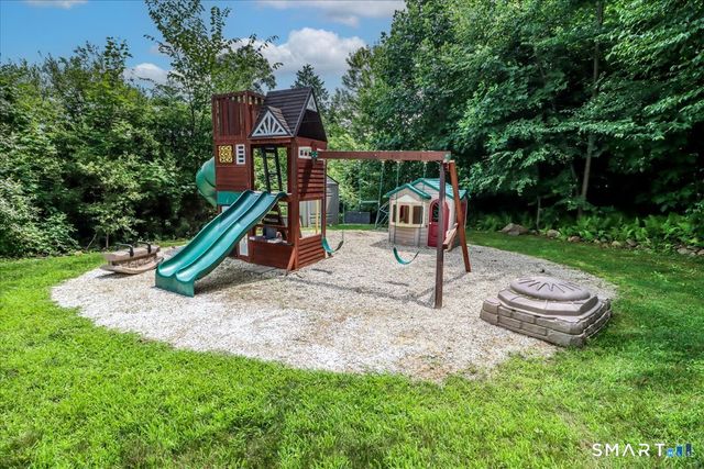 55 Country Woods Lane, Southbury, CT 06488