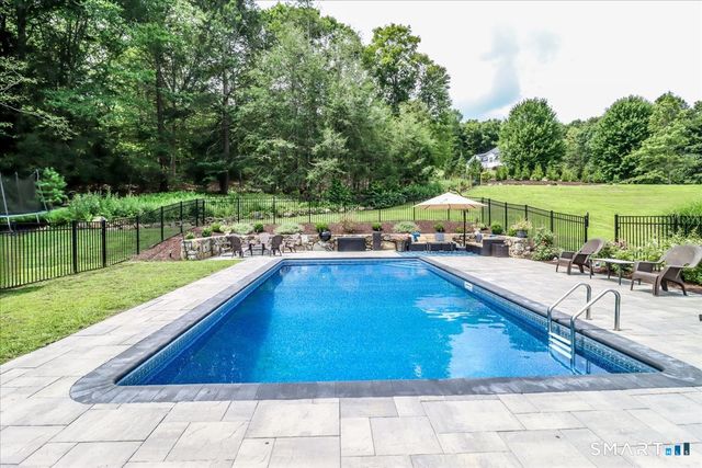 55 Country Woods Lane, Southbury, CT 06488