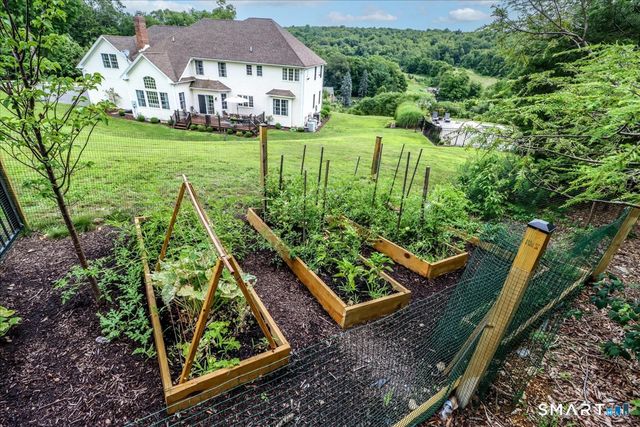 55 Country Woods Lane, Southbury, CT 06488