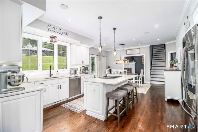 55 Country Woods Lane, Southbury, CT 06488