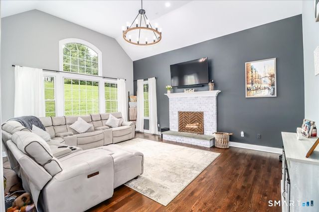 55 Country Woods Lane, Southbury, CT 06488