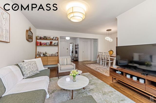3345 94th St Apt 4H, New York City, NY 11372