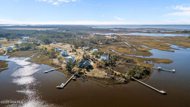 118 Jade Street, Beaufort, NC 28516