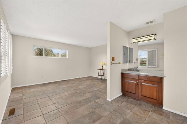 3064 Plaza Blanca, Santa Fe, NM 87507