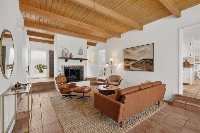 3064 Plaza Blanca, Santa Fe, NM 87507
