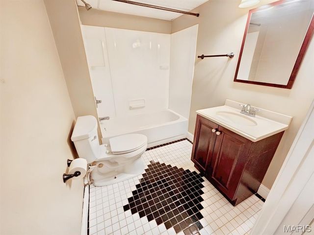 225 Merriweather Lane, Fairview Heights, IL 62208