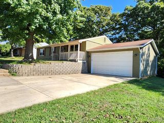 225 Merriweather Lane, Fairview Heights, IL 62208