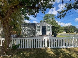 1917 Wilson Avenue, Pascagoula, MS 39567