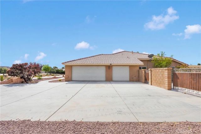 19501 Kinai Road, Apple Valley, CA 92307