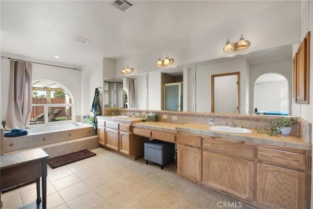 19501 Kinai Road, Apple Valley, CA 92307