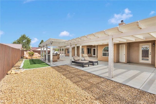 19501 Kinai Road, Apple Valley, CA 92307