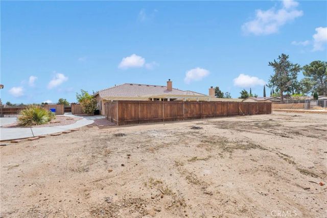 19501 Kinai Road, Apple Valley, CA 92307