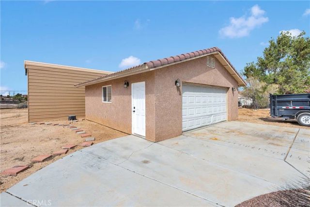 19501 Kinai Road, Apple Valley, CA 92307