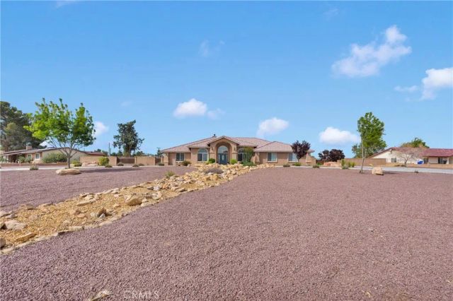 19501 Kinai Road, Apple Valley, CA 92307