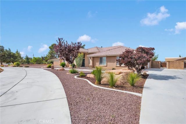 19501 Kinai Road, Apple Valley, CA 92307