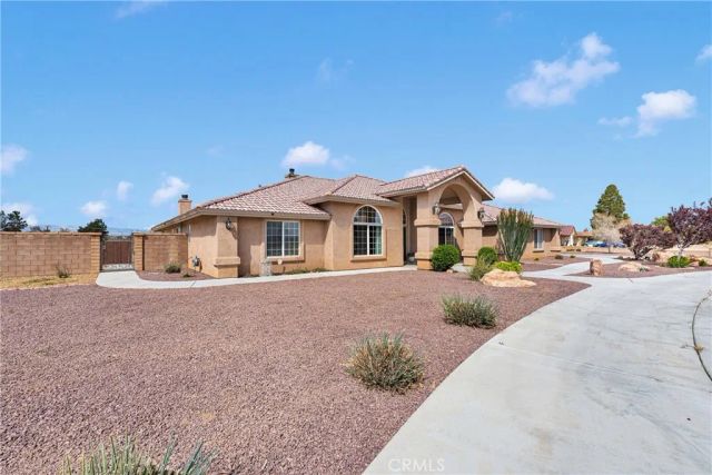 19501 Kinai Road, Apple Valley, CA 92307