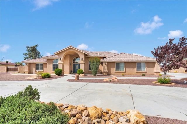 19501 Kinai Road, Apple Valley, CA 92307