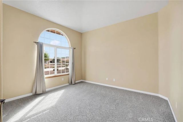 19501 Kinai Road, Apple Valley, CA 92307