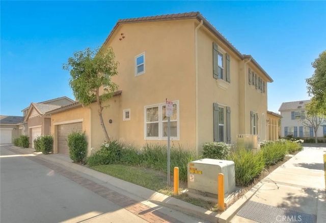 906 N Woodbine, Azusa, CA 91702