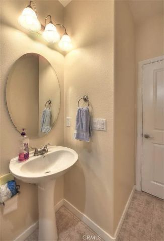 906 N Woodbine, Azusa, CA 91702