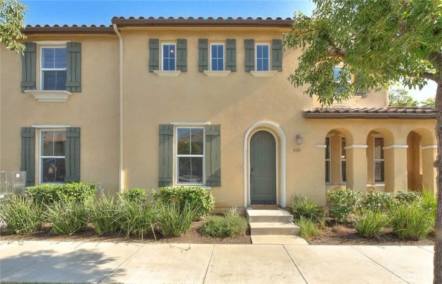 906 N Woodbine, Azusa, CA 91702